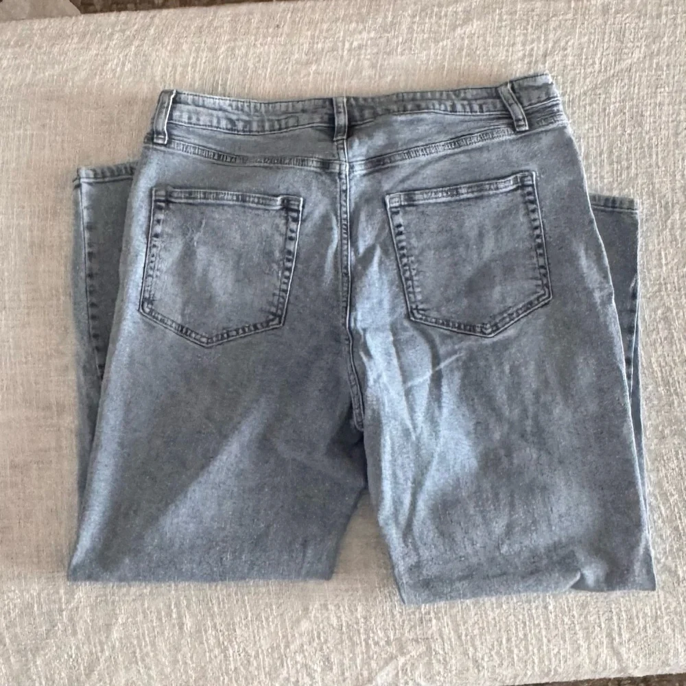 HIGH RISE MOM JEAN - Picture 3 of 7